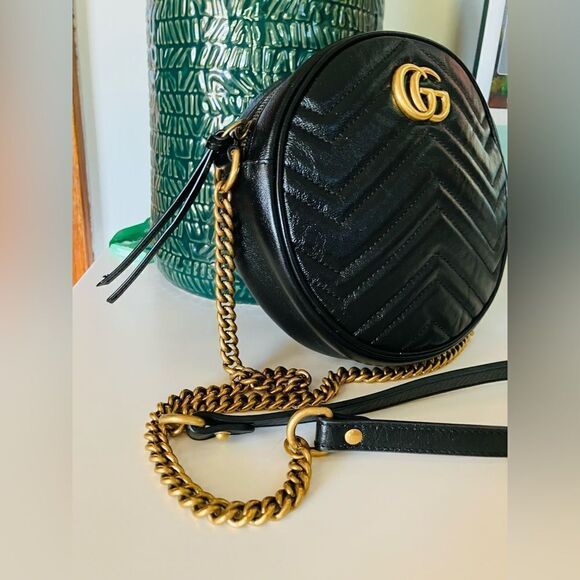 Gucci | GG Marmont Mini Round Leather Shoulder Bag in Black with Gold Chain - Picture 6 of 11
